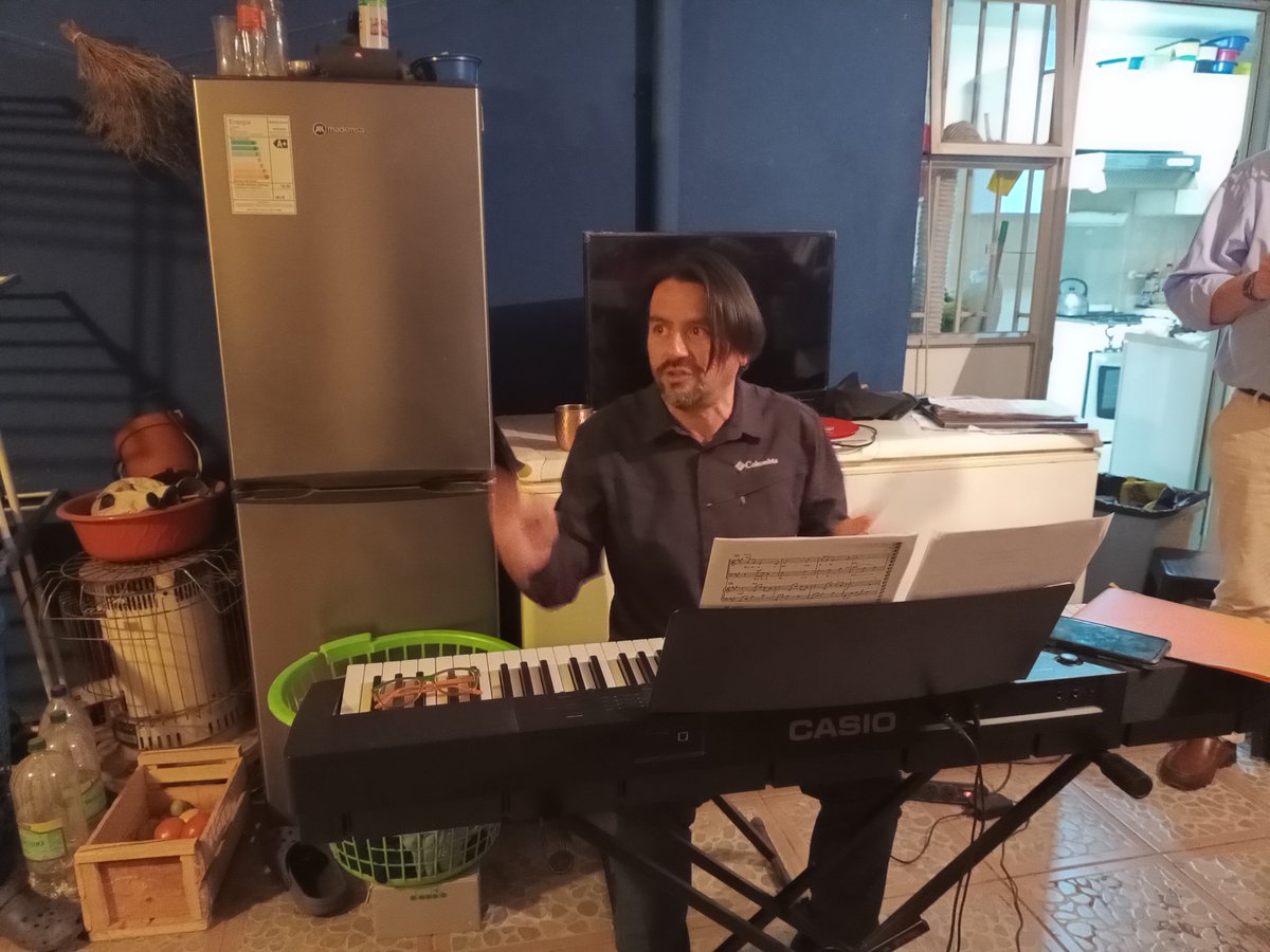corosilladelsol's tweet photo. Semana a semana, nuestro querido @corosilladelsol se reúne en sus ensayos 🎵🎼 junto al director @CentronMauricio. No hay un lugar fijo, ya que @bibliochillan está reparación.

Sin embargo, ha encontrado acogida en otros sitios. Se prepara para un emotivo mes de mayo.

#12Años 🎂 https://t.co/9fGRre3QR8