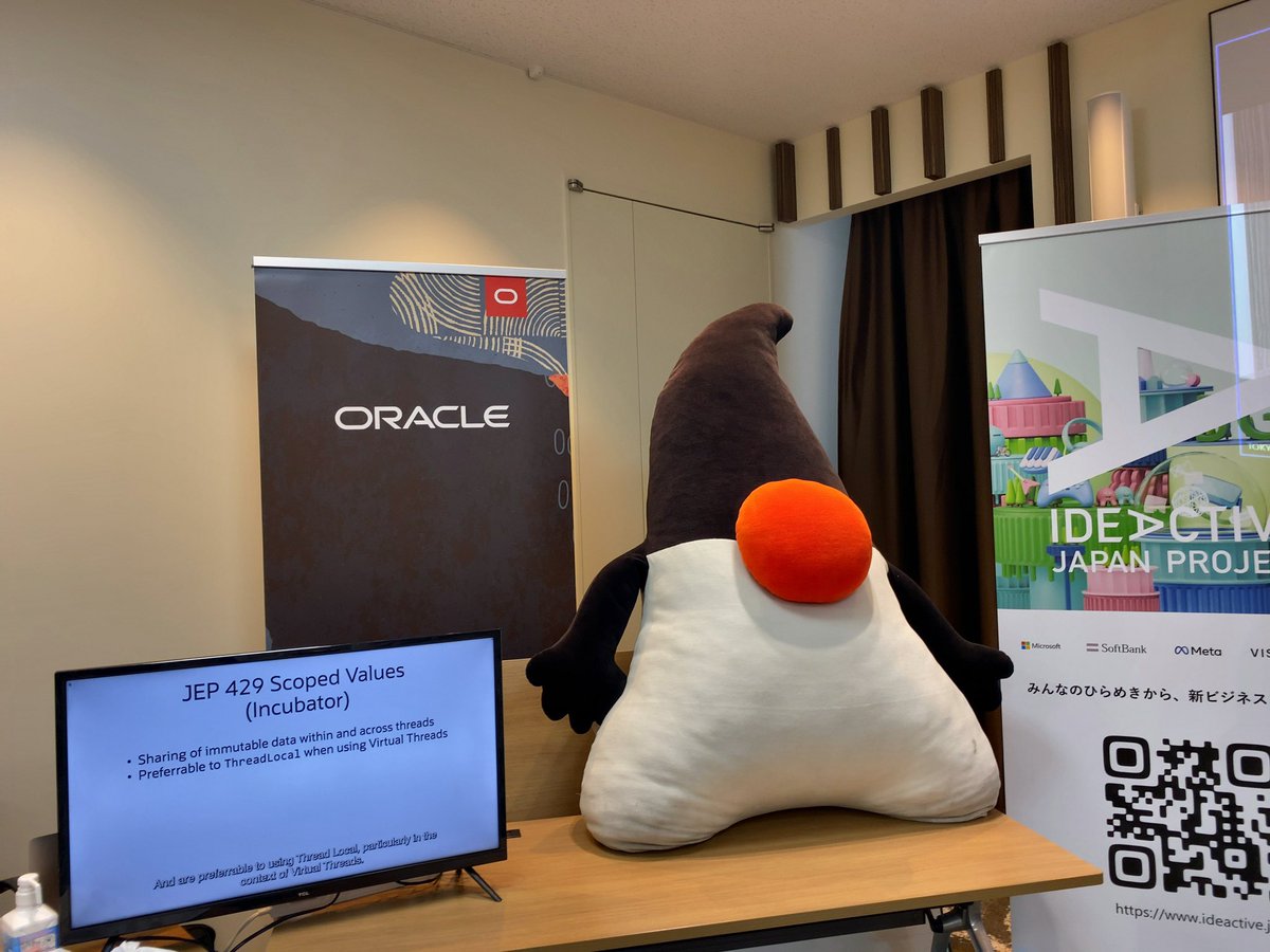 tkote_'s tweet image. Java on Azure Day 2023 - Dukeも来てます、一緒に写真撮ってください！