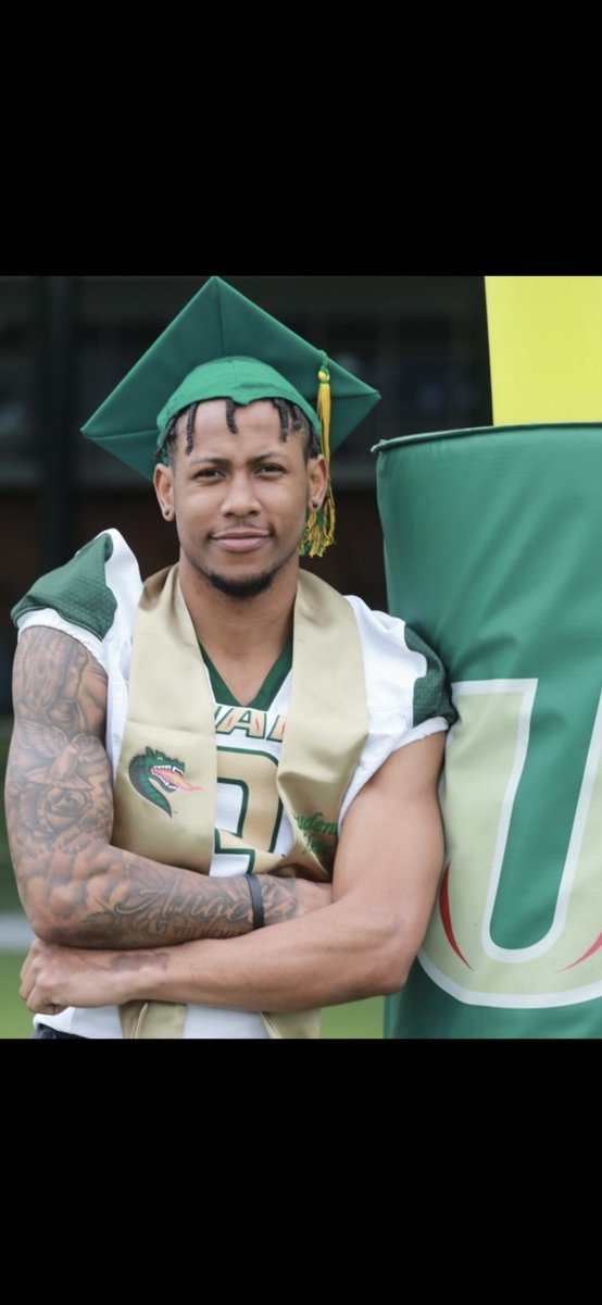 AOden333's tweet photo. My baby boy, I’m beyond proud of you 💚💛💚. Let the count down begin💪🏽 https://t.co/k3On6dQt6V