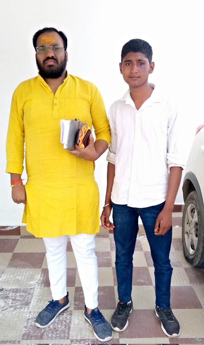 patelbholaverma's tweet photo. भाजपा युवा मोर्चा के जुझारू तेज तर्रार  जिलाध्यक्ष,आज
,,, बड़ेभैया से मुलाकात हुआ ❤️👏🏻
 @Dkg349007 https://t.co/FpV1So3rsY
