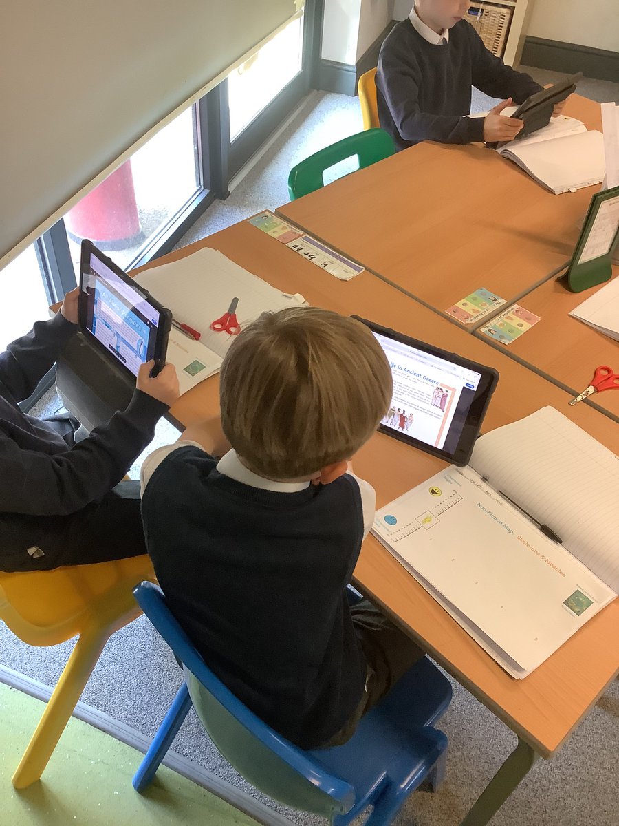 4Tcps's tweet photo. Our new writing unit for English is a non-chronological report about the human skeleton and muscular system. We spent our first lesson looking at examples of non-chronological reports to explore some of the features we would need to include. #croxtethwriting https://t.co/Nbl0SRFiJV