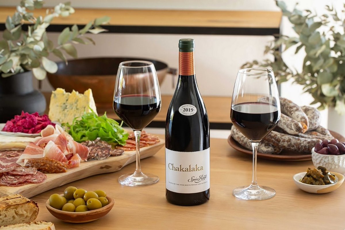winetourismza's tweet photo. Unveiling The 2019 #SpiceRouteChakalaka | https://t.co/ZIoqIrl9x5
#SpiceRouteWines' signature #RhôneStyle red blend.
#SpiceRoutePaarl #SpiceRouteDestination #DiscoverSAwine https://t.co/KCxovL8xW5