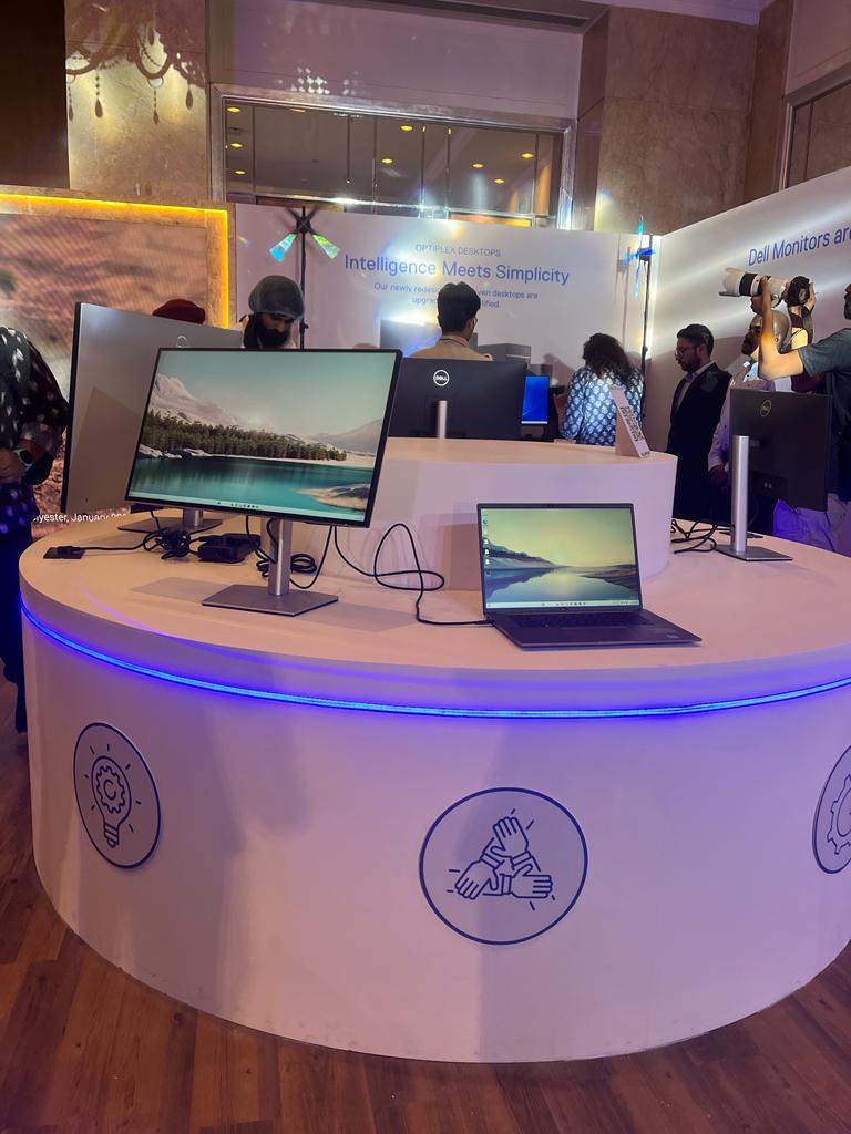 rahul_2272's tweet image. The #OptiPlex 7410 AIO from @DellTechIndia is the perfect all-in-one desktop solution for my home &amp;amp; office. I am ready to drive innovation with Dell India💥. #DriveInnovationWithin