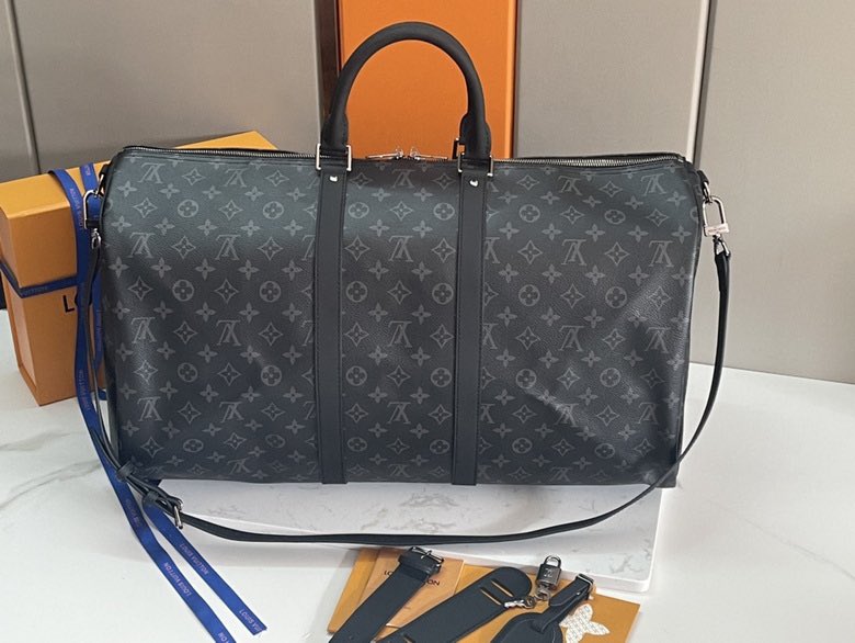 ProfitProTips's tweet image. Designer items, affordable prices, DM us if interested.