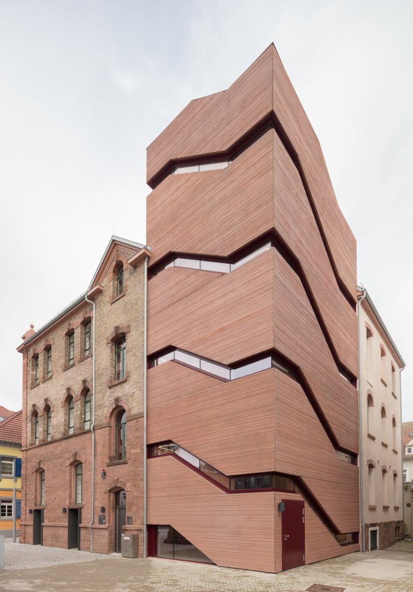 retokommerling's tweet photo. #MiercolesEnLadrillado _
Museum Tonofenfabrik diseñado por Heneghan Peng architects.
Fotografias: Thomas Bruns a través de @afasiaarchizine 
#Arquitectura #Architecture https://t.co/YGL7MGuSc6