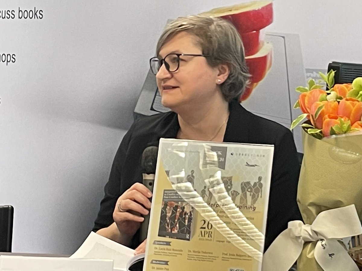 beatriz_recio's tweet photo. @MarijaTodorova #InterpretersTraining in conflict and post conflict scenarios. #book Many interesting questions: what about minoritarian or misrepresented languages, #wartrauma, #volunteerinterpreting #interpretingtrauma #unaccompaniedchildren #interpretingsituations. https://t.co/75W1zeBSAF