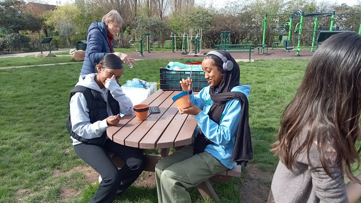 WANDCharityUK's tweet photo. A few snaps from our Easter Break, which included several days of crafts, games, painting and more!☀️🐰💐

If you wish to support us in being able to hold events such as these, please donate via the link in our bio!❤️

#donate #easter #londoncharity #womenscharity https://t.co/71EWe5Xae4