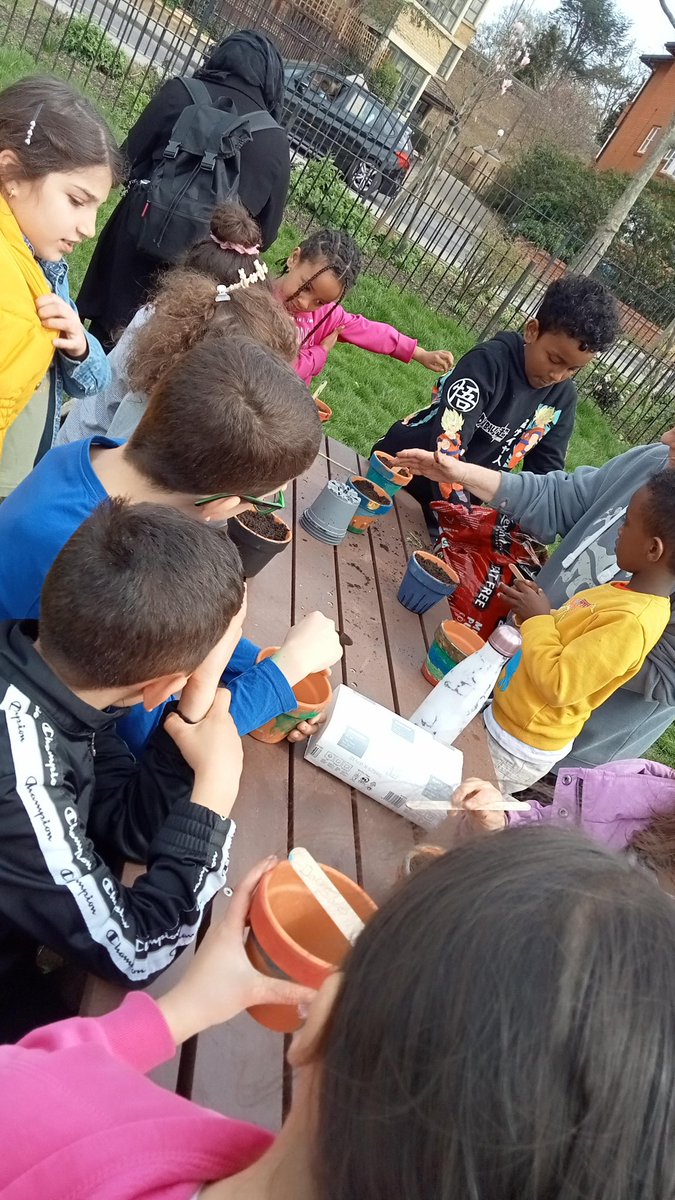 WANDCharityUK's tweet photo. A few snaps from our Easter Break, which included several days of crafts, games, painting and more!☀️🐰💐

If you wish to support us in being able to hold events such as these, please donate via the link in our bio!❤️

#donate #easter #londoncharity #womenscharity https://t.co/71EWe5Xae4
