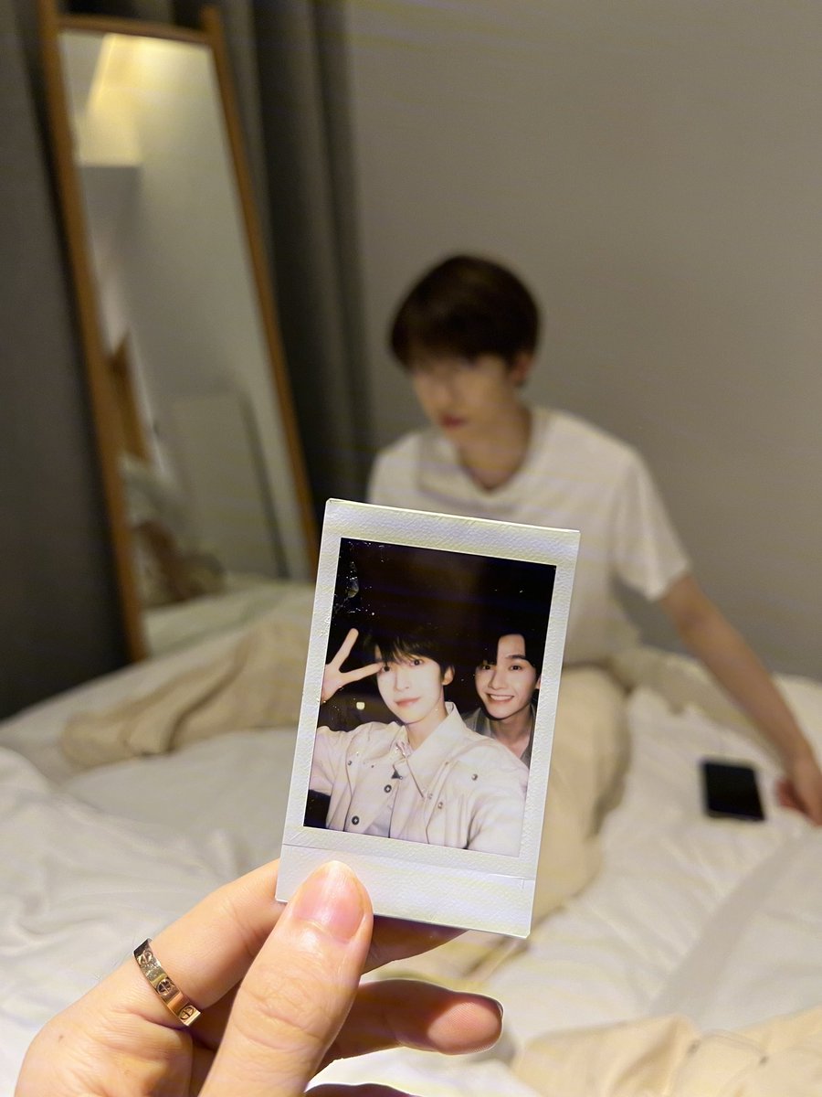 กุยกให้ 2 รูปนี้ของหลิวนายเป็นรูปที่เขินที่สุดโคตรพ่อโคตรแม่แฟนคือมันไม่ได้มีอะไรมากเลยอ่ะแต่มันแบบเออแฟนจังวะโคตรแฟนกุเขิน
#หลิวอวี่นาย