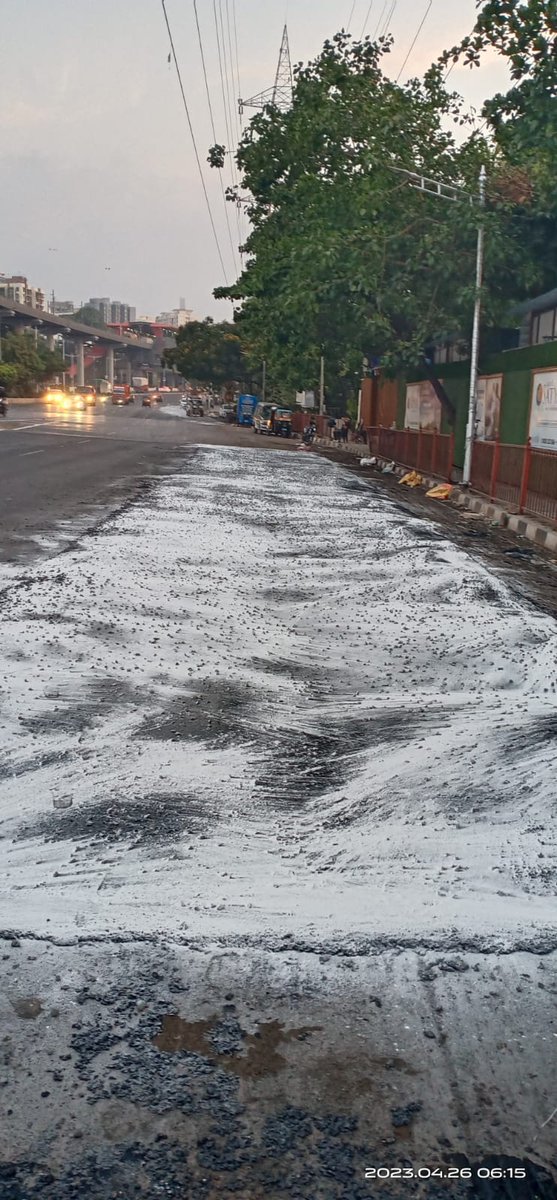 #पावसाळापूर्वकाम #premonsoonworks #रस्तेदुरुस्ती #roadrepairs पश्चिम द्रुतगती महामार्गावर पठाणवाडी ते ओबेरॉय पूलदरम्यान रस्ता पृष्ठीकरण प्रगतिपथावर/ Mastic work in progress on Western Express Highway between Pathan Wadi & Oberoi Bridge. @mybmc