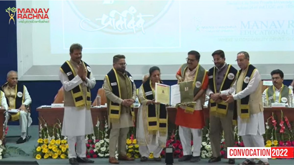 manav_rachna's tweet image. Manav Rachna University delightfully bestows  Doctor of Philosophy (Ph.D) #HonorisCausa upon Shri Naveen Maheshwari (@Naveen_ALLEN ), Director ALLEN Career Institute Pvt. Ltd. Kota (@ALLENkota ) on the occasion of its 8th Convocation.

#ManavRachna #Convocation2022