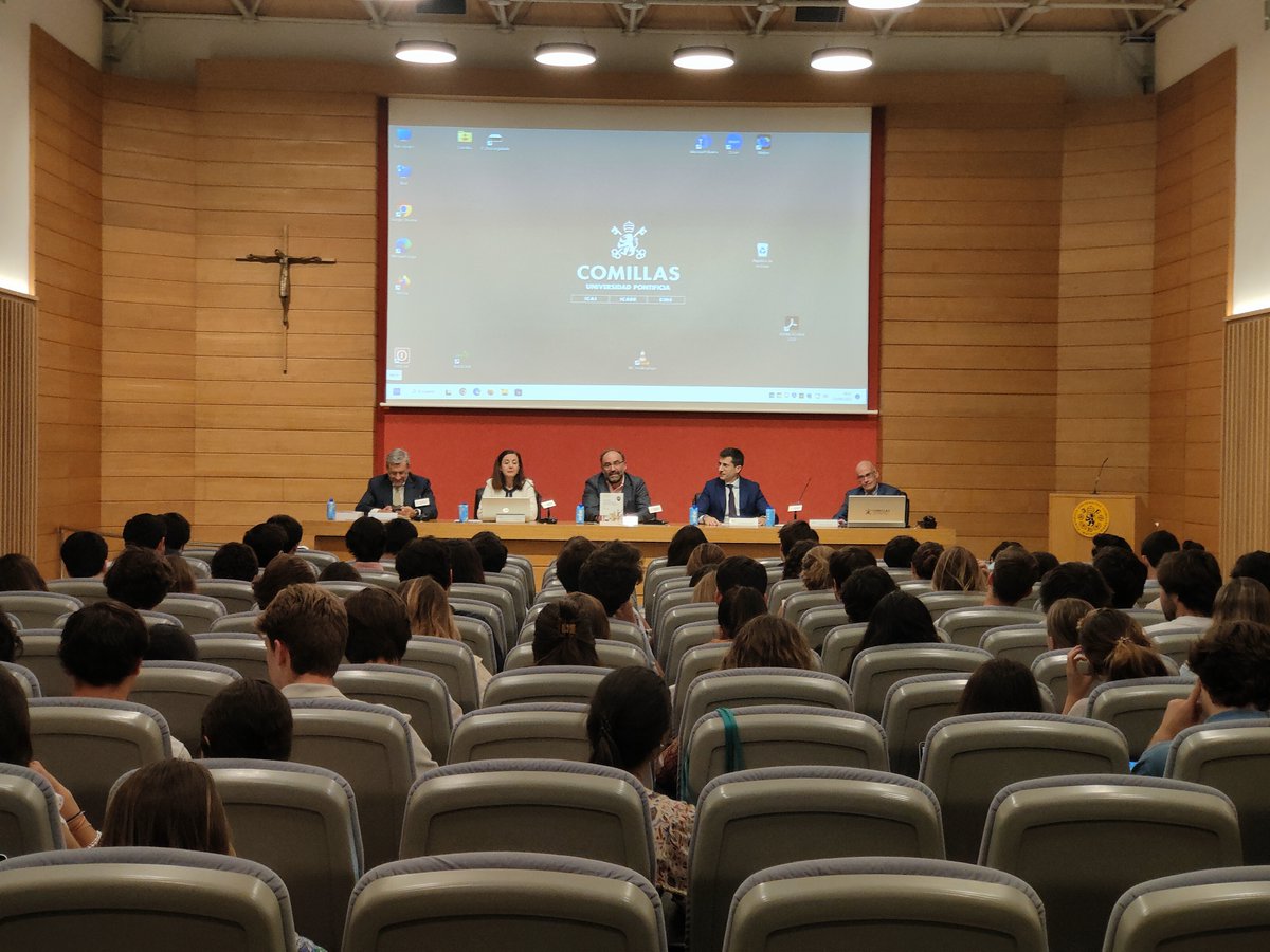 ICADE_Derecho's tweet photo. 🗣️ Ayer en la Facultad de Derecho (Comillas ICADE) de la mano de el Centro de Innovación del Derecho (#CIDICADE) y el Observatorio Fintech presentamos la obra "Legal Tech: La transformación digital de la Abogacía (2ª edición)", publicado por la editorial La LEY. 📕 https://t.co/pcE4JzeK3J