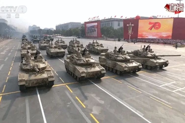 DefenseMirror's tweet photo. #China #NORINCO #BattleTank #Argentina #Type15: China's NORINCO Visits Argentina, Type 15 Tank Model Presented to Defense Minister https://t.co/Eskt5IVhr9 https://t.co/jhxgl4Oko9