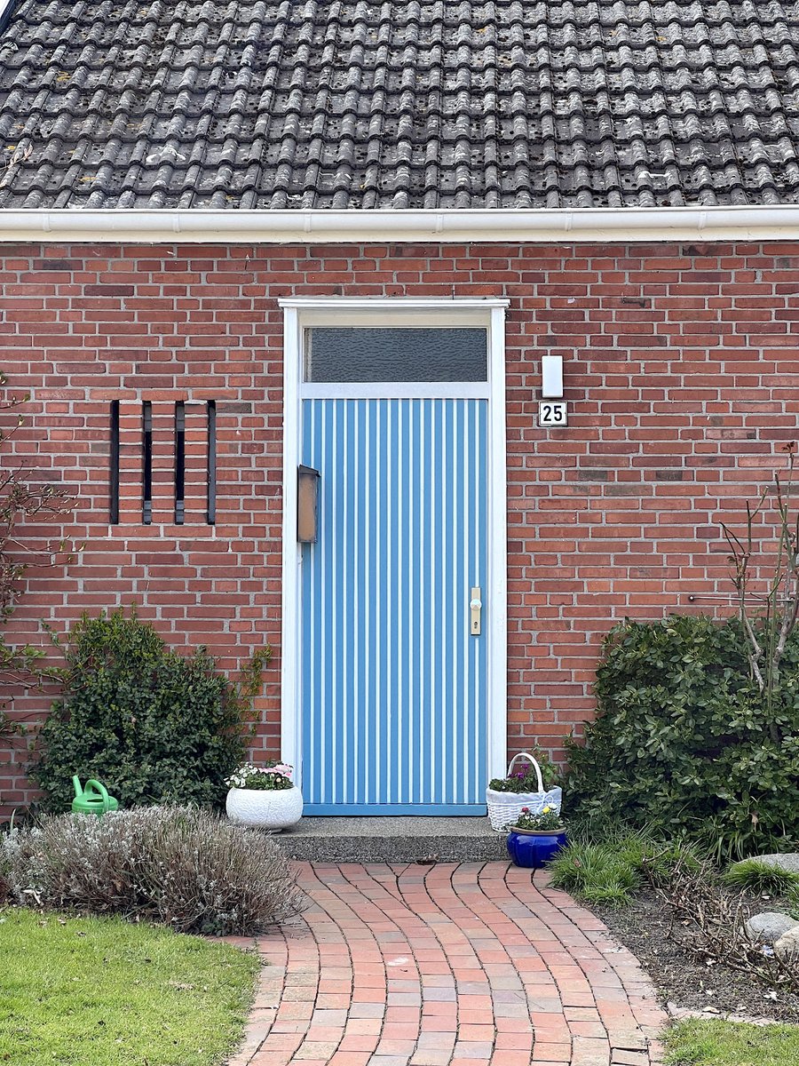 thelinkberlin's tweet photo. #MiercolesEnladrillado Klinker &amp; Türen auf der Ostseeinsel Fehmarn – was kunstvolle Eingänge ausmachen.  

#Klinker #Backstein #DoorsofTwitter
© Jan Dimog, https://t.co/ODTalZV1Un https://t.co/d34hcdOHz7