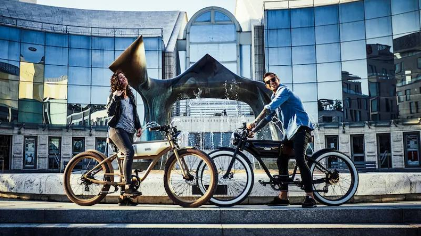 agence_api's tweet photo. [#FilAPI] Fort de 58 concessions automobile en France, le groupe choletais Jean Rouyer / @jra_auto  diversifie son offre dès le mois de mai prochain… avec la distribution de #vélos électriques dans certains de ses établissements 🚵‍♂️
🔗🔓 https://t.co/eF6ReAVOiE https://t.co/PgvMx9ae4D