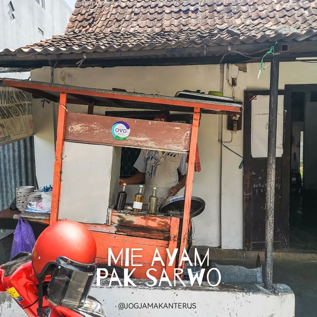 jogjamakanterus's tweet image. Mie Ayam Pak Sarwo, Jl. Wiratama cedhak SMP 11. Sempet mampir sakdurunge poso, wenak sih tipeku banget. Simple but membahagiakan. Jare netizen wingi panggone pindah beberapa meter ngono tapi masih di jalan yang sama. Koyone asyik jam yahmene ya.. @InfoMieAyamYK