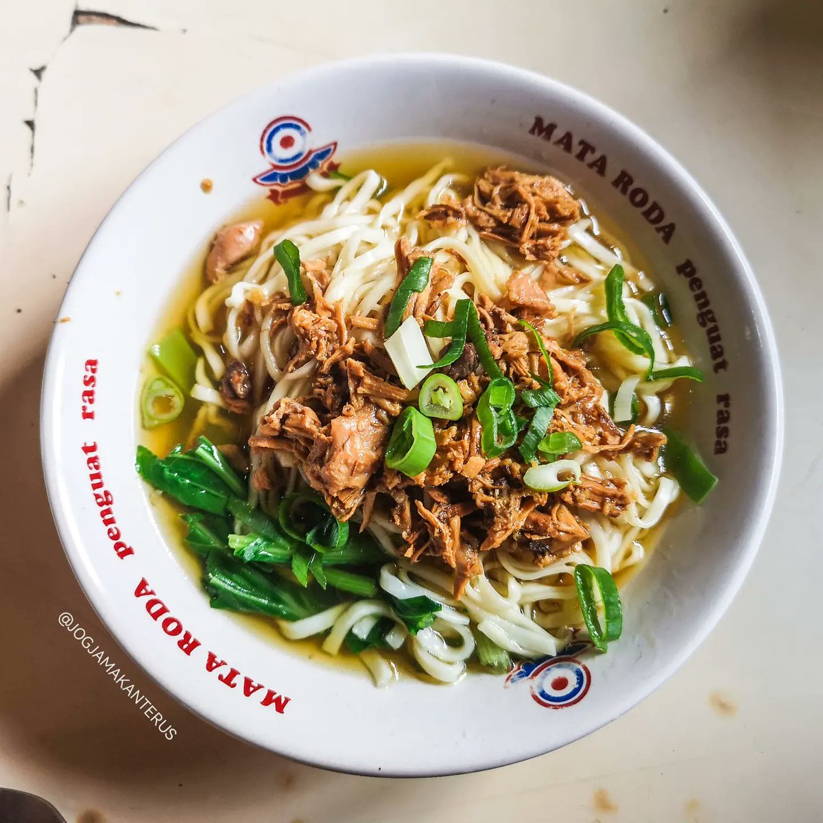 jogjamakanterus's tweet image. Mie Ayam Pak Sarwo, Jl. Wiratama cedhak SMP 11. Sempet mampir sakdurunge poso, wenak sih tipeku banget. Simple but membahagiakan. Jare netizen wingi panggone pindah beberapa meter ngono tapi masih di jalan yang sama. Koyone asyik jam yahmene ya.. @InfoMieAyamYK