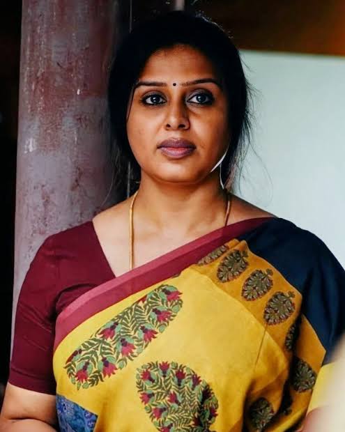 veeraap9's tweet photo. @KatKitkit44 @Actressrasigan4 Like her my amma https://t.co/OCR9NpxvQG