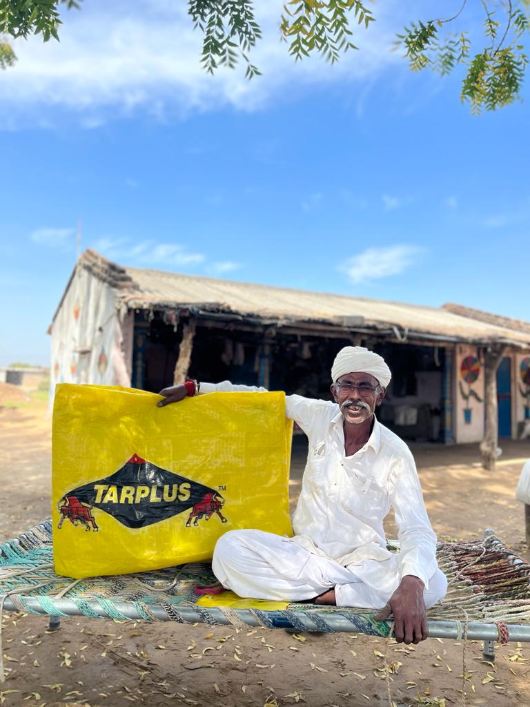 agrostar_in's tweet photo. Providing shade to our farmers, one #Tarplus at a time! ☀️🌿🌱 😎
In the picture, you can see an AgroStar #farmer from Banaskantha in #Gujarat. He has purchased high-quality #agriinputs from AgroStar for the last 6 years to use on his #mustard and #wheat fields. https://t.co/b5L9f9BWra