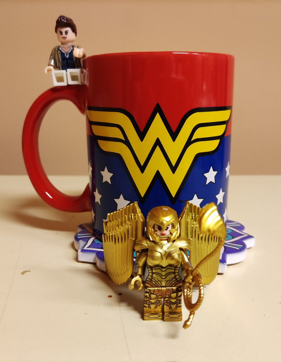 Nemessis80's tweet photo. ¡¡¡Buenos días!!! Tres de nosotras comenzamos el día rindiendo culto al dios del café 🙇‍♀️🙇‍♀️☕☕ #CoffeeGod #cafe #CoffeeTime https://t.co/uIQAYdoB86