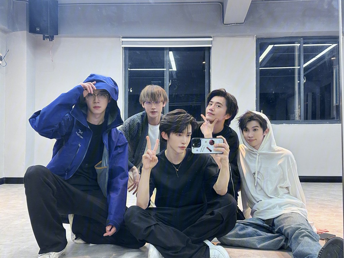 liunine_akd's tweet photo. เธรดรูปภาพหมู่มบใน⭐
(กลัวกบไก่มันเอาออก) https://t.co/vciyehudaN