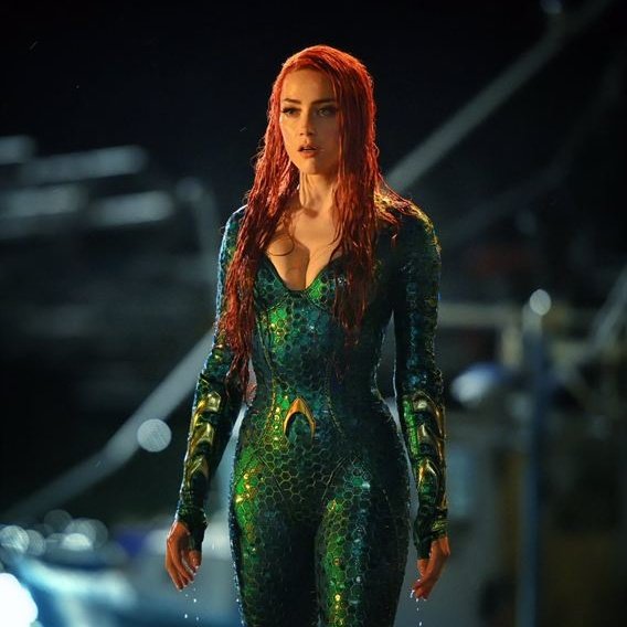 SeriesUpdateFR's tweet image. Amber Heard reprendra officiellement son rôle de Mera dans le film Aquaman 2.🔱