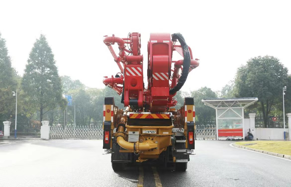 NicoleC24419658's tweet image. 68M Concrete Pump Truck Available