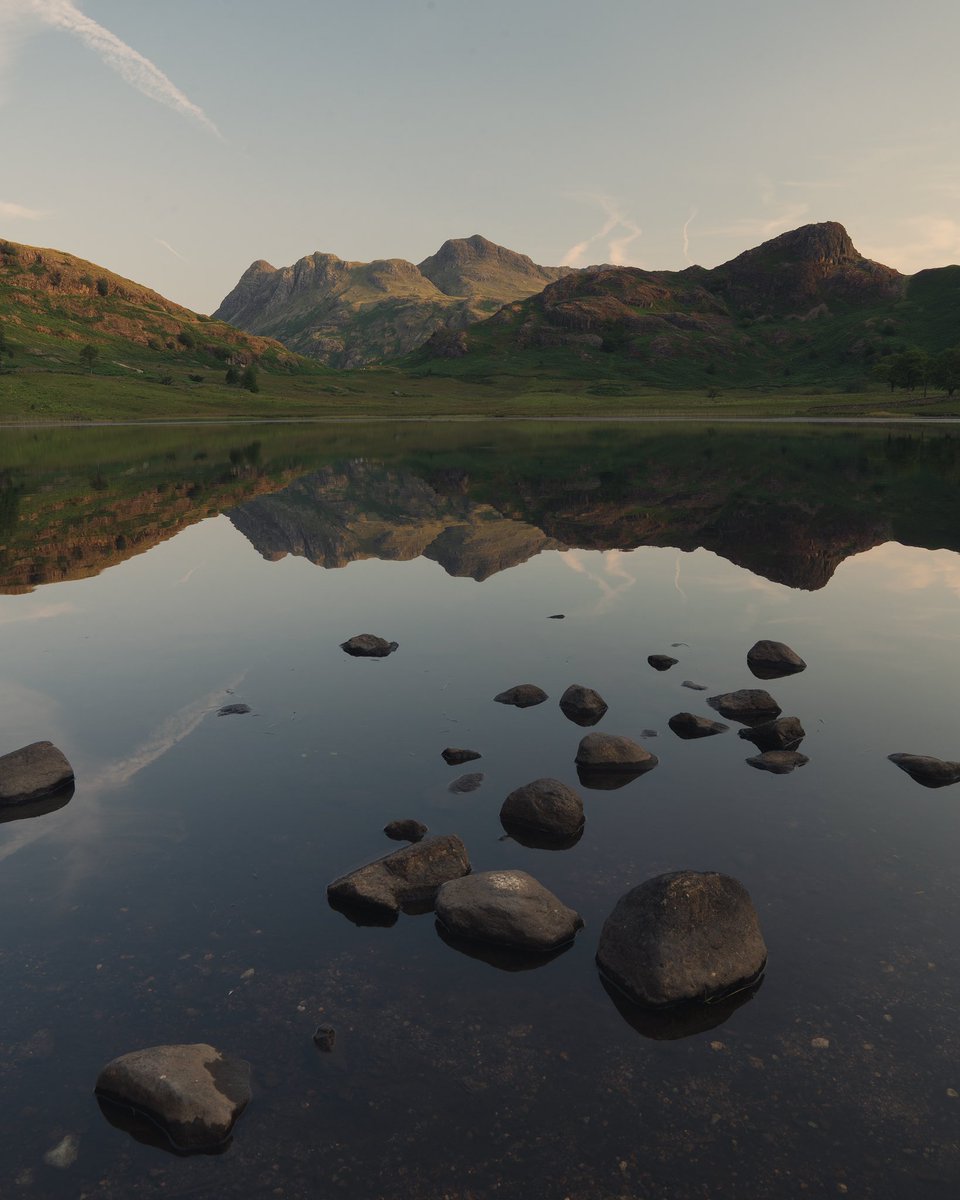 snapsbymikey's tweet photo. @VisualsbySauter Reflections during a sunrise in the Lake District https://t.co/QvhEcJFiVR