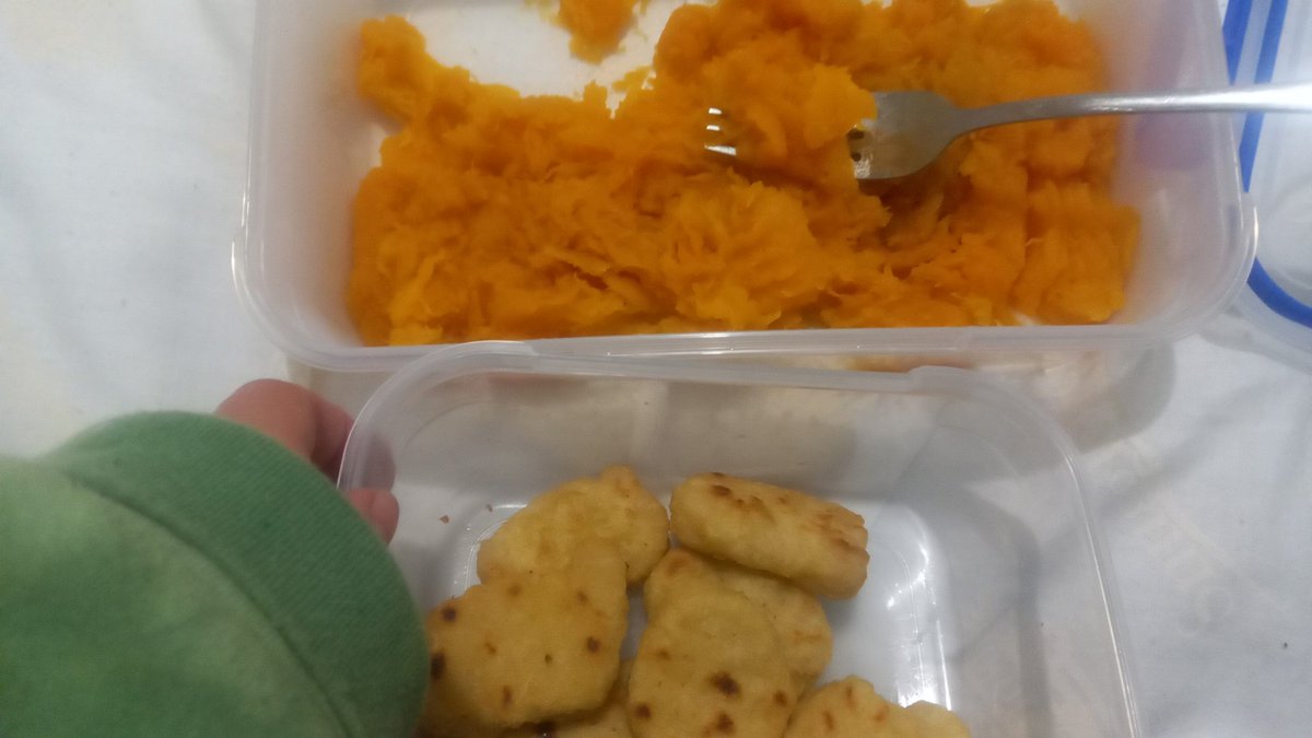 laureana___'s tweet photo. Creo que lo más duro de estar en otro país es no saber cocinar ni un huevo duro y ver como todos se cocinan tremendos platos y yo acá con esto https://t.co/mU6McuLOak