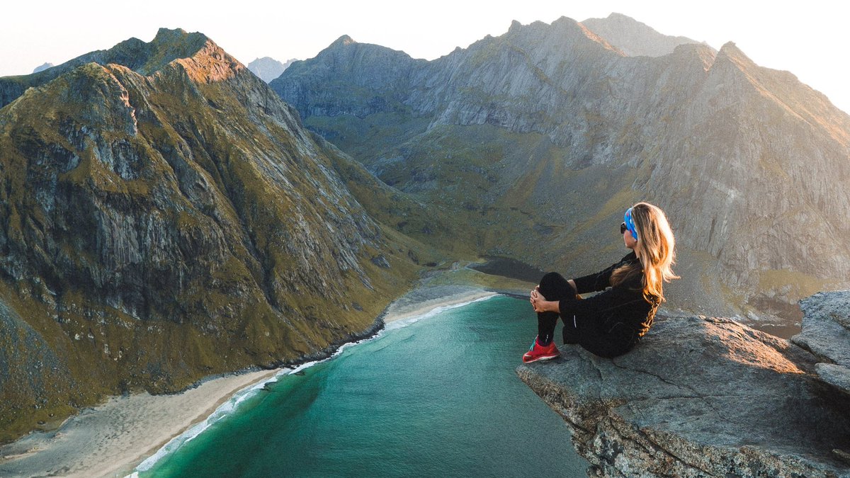 AuthScandinavia's tweet photo. Are you ready for a different kind of holiday on the beach? ⛱️👙 Here are our top 5 beaches in Lofoten:

🐚 Haukland Beach
🐚 Kvalvika Beach 
🐚 Uttakleiv Beach 
🐚 Ramberg Beach
🐚 Skagsanden Beach https://t.co/lSHS8Y641s