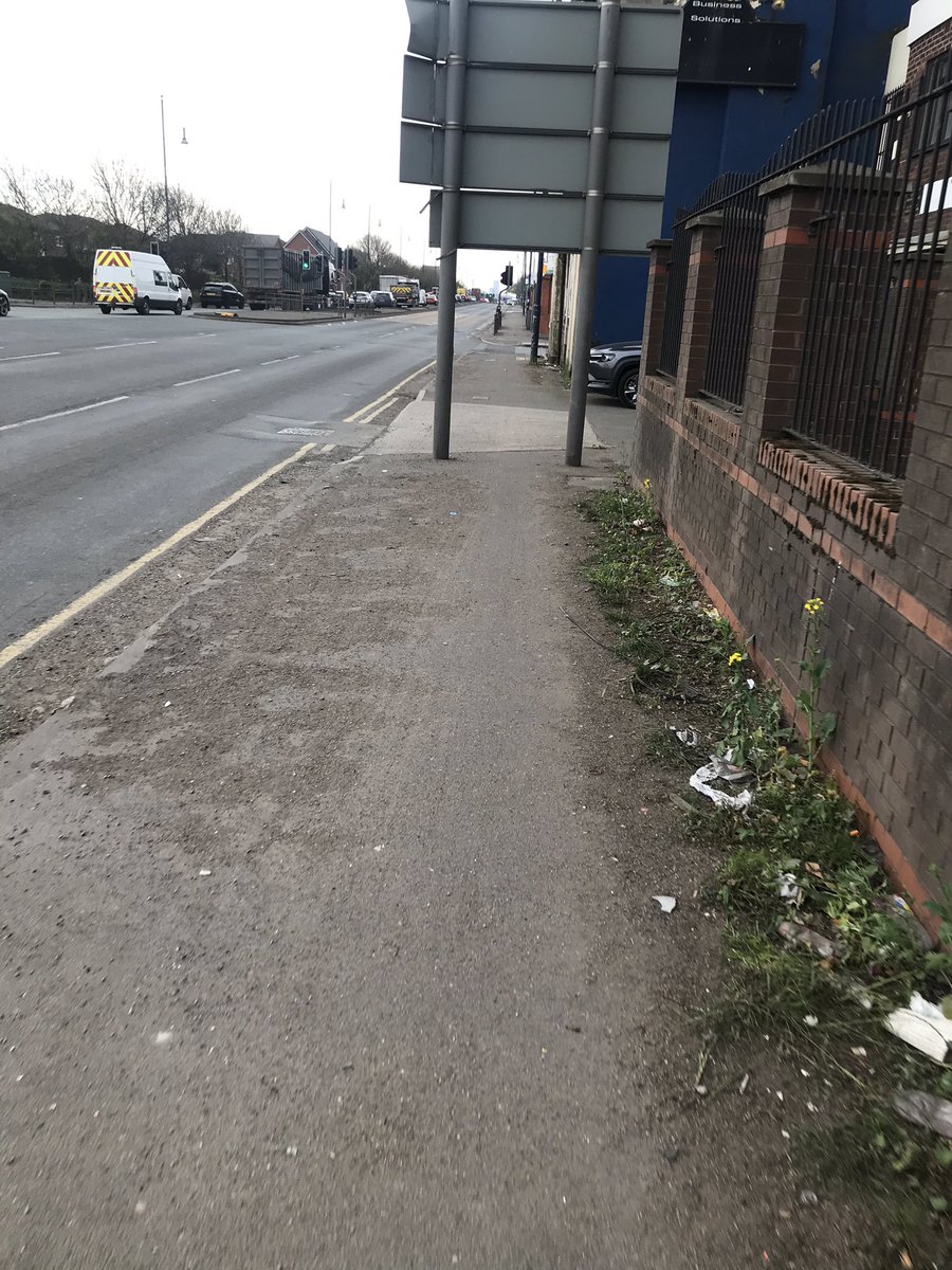 Calll this a #cyclelane <a href="/seftoncouncil/">Sefton Council</a> ?
Active Travel. More like radioactive for bikes!
When was Derby Rd cycle path cleaned last?

<a href="/simonobtv1/">simonobtv</a> <a href="/MetroMayorSteve/">Steve Rotheram</a> <a href="/IanRMaher/">Ian Maher</a> <a href="/LpoolCityRegion/">Liverpool City Region</a> <a href="/activetraveleng/">Active Travel England</a> <a href="/JeremyVineOn5/">Jeremy Vine & Daytime on 5</a>