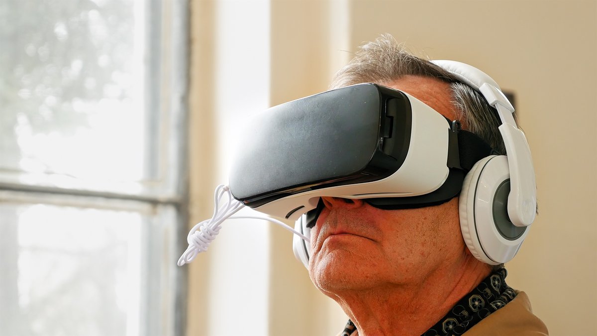 Could VR play a role in raising awareness about testicular health? Ahead of #BrightFutures today, Dr @MohammadSaab7 shared his research with @drivetimerte. #MensHealth 📻rte.ie/radio/radio1/c…