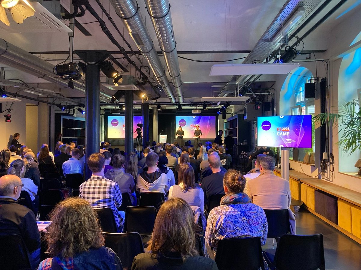 „Es liegt an uns zu entscheiden, ob KI-Systeme die Krisen der Gegenwart lösen oder verschärfen.” Gemeinsam mit dem <a href="/BMBF_Bund/">BMBF</a> eröffnen wir die interdisziplinäre Convention #KICamp23. 🚀 Jetzt einschalten, <a href="/informatikfest/">KI-Camp 2023</a> folgen und live dabei sein: event.trember.com/ki-camp2023