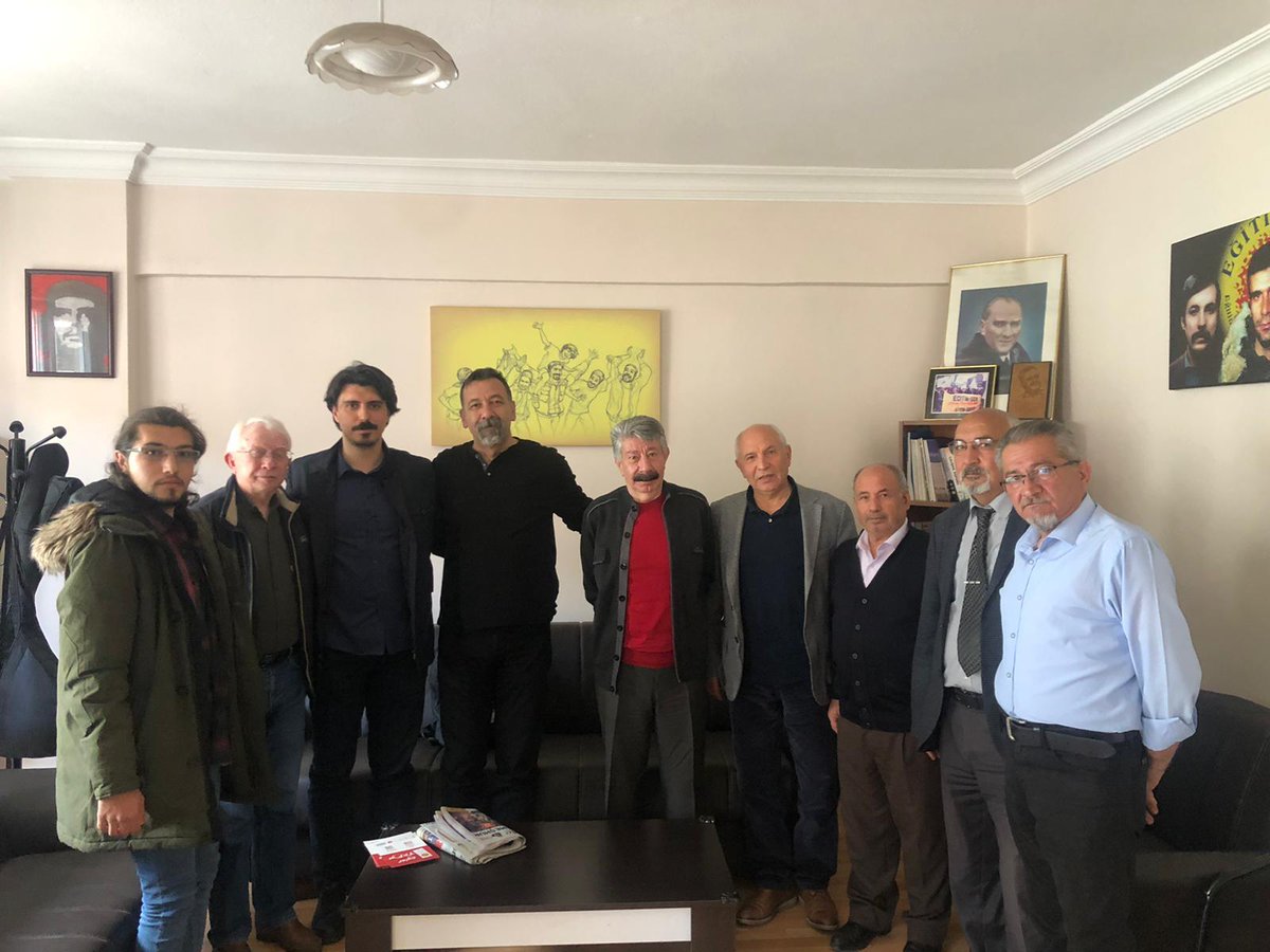 Milletvekili adaylarımız ile birlikte KESK'li dostlarımızı ziyaret ettik. 

Emeğin örgütlü mücadelesi ve işçi sınıfının birliğini konuştuk. 

#1oyErdoğanGitsinDiye1oyTKPye