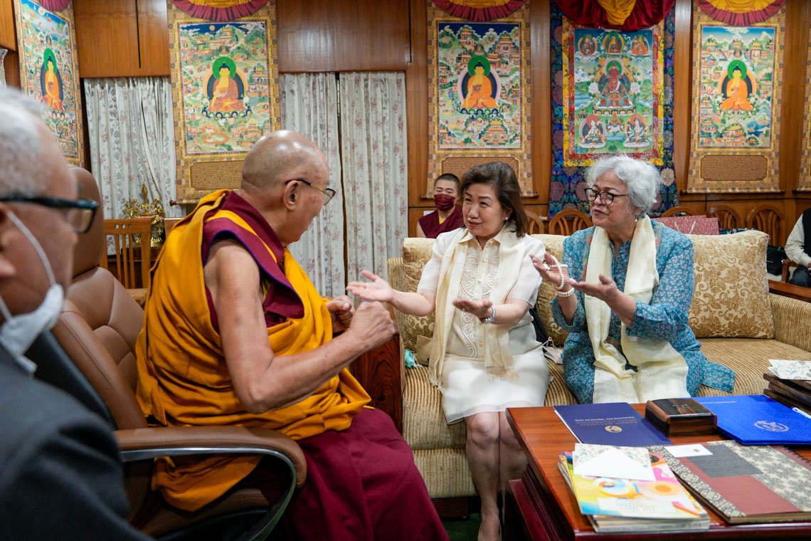 CTA_TibetdotNet's tweet photo. His Holiness the 14th Dalai Lama receives Ramon Magsaysay Award in person after 64 years from the members of the Ramon Magsaysay Award Foundation at his residence in Dharamshala on 26 April 2023. https://t.co/oRC0s9GHV6