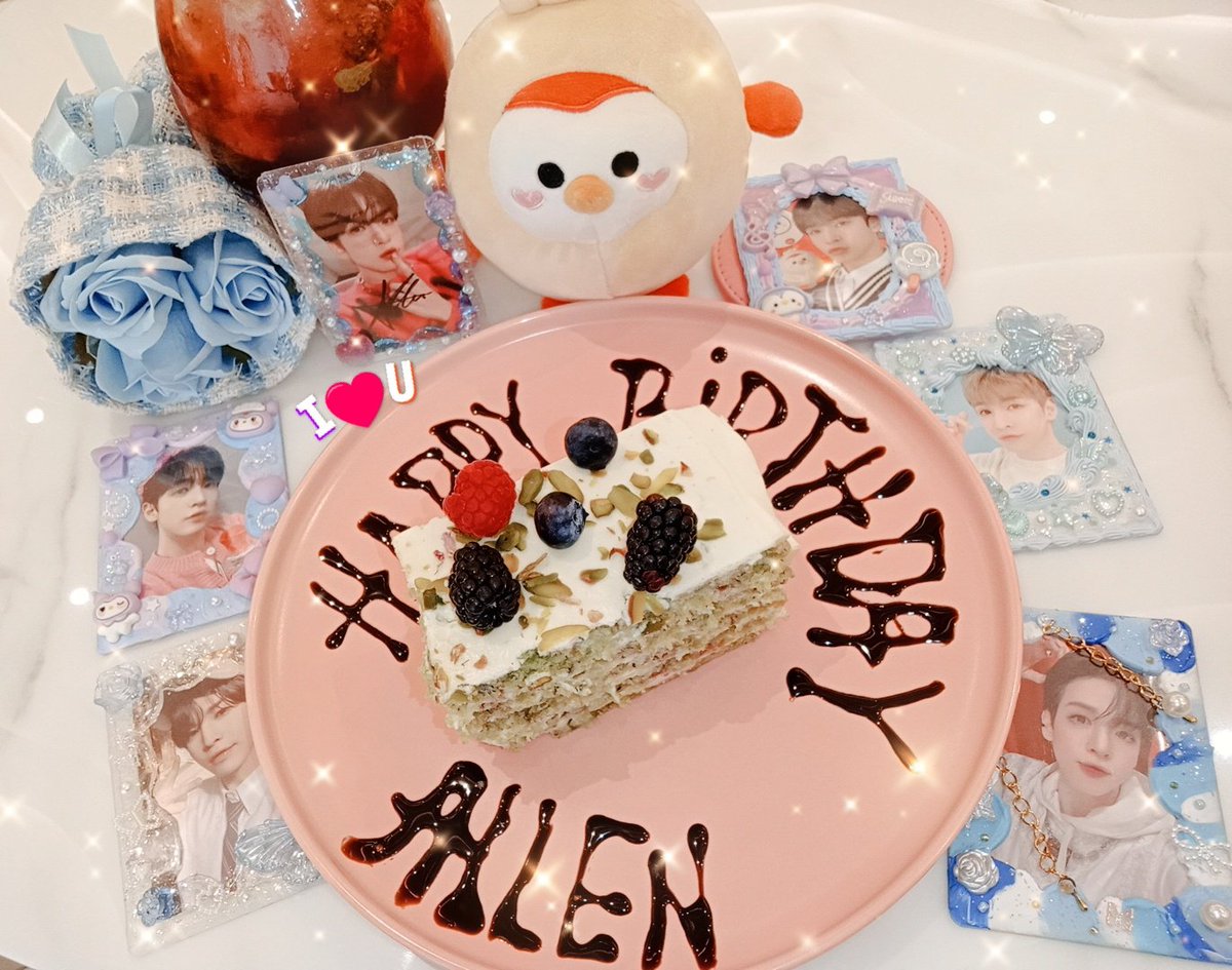 AllMyLovE1108's tweet photo. 所有温柔眷恋都是对你灿若星辰的喜欢 ✨
爱你宝💙🐧🥰
ㅅ ㅇ ㅊ ㅋ ~
#앨런 #ALLEN
#CRAVITY #크래비티
#HAPPYALLENDAY
#426만큼_러늬해
#런이의_따스한_25번째_생일
#To_My_Spring_ALLEN
@CRAVITYstarship @CRAVITY_twt https://t.co/7kUkVSuIQt