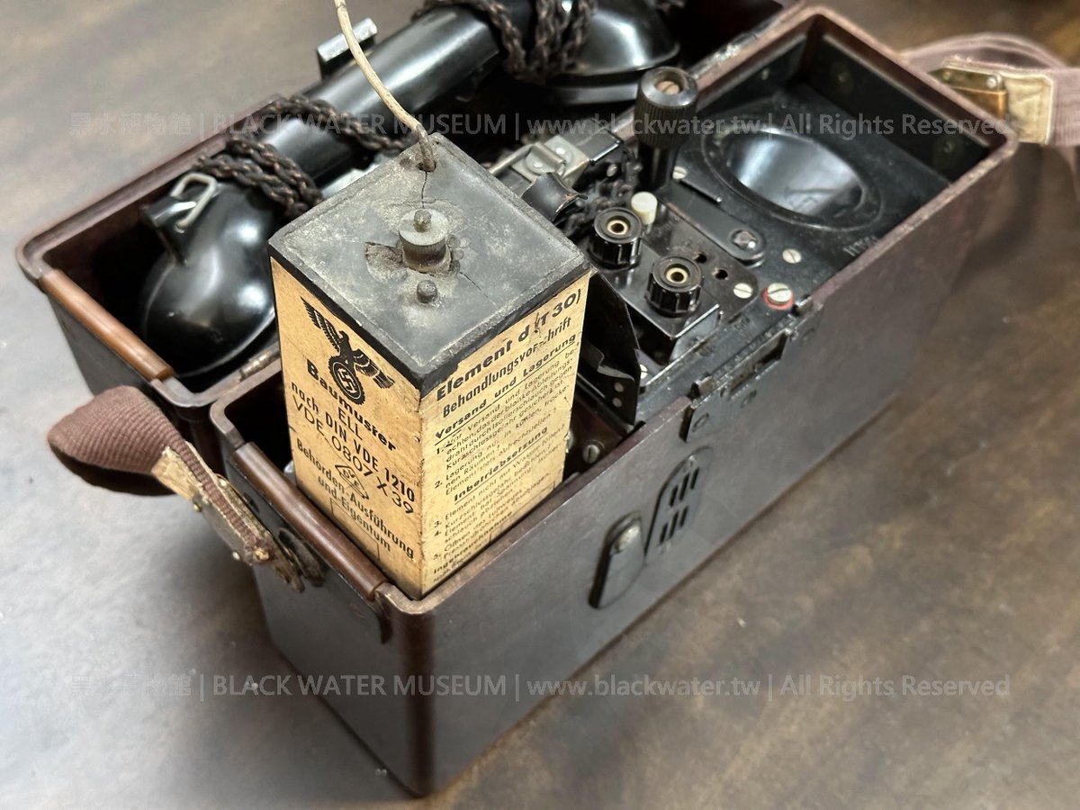 Black_Water_M's tweet photo. 1944,#Wehrmacht FF33 Field Phone Element D (T30) 4 Volt Rechargeable #Battery
#民國33年,#德國 國防軍33型(#FF33)野戰電話機,D型(T30)4伏特可充電電池《Black Water Museum Collections | #黑水博物館館藏》
👁🗨➡ https://t.co/42mj8YsCpH https://t.co/0oeHJ6Yt8a