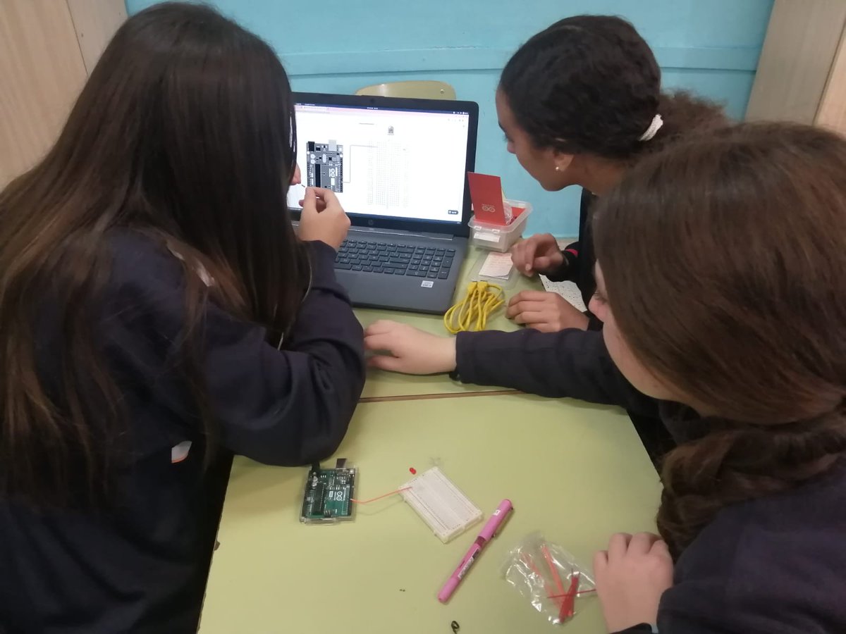SalesianosMLG's tweet photo. #Innovación | 🎉 ¡Certificados como "Arduino Education Center"!

En la apuesta decidida por la Innovación por parte de nuestro Centro Educativo, @ArduinoEdu   y su partner @TIBOT_Robots  nos han certificado como " Arduino Education Center"

¡Enhorabuena a todos!👏 https://t.co/Vycsp3CPrw
