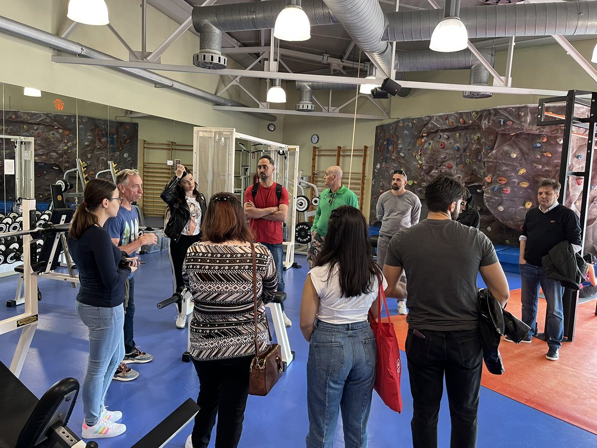 uvic_GREAF's tweet photo. Visiting @fitnessvic with #PEofElders to find out how they work with seniors and the importance of being physically active at this age. Thank you! https://t.co/lMBa8qJ7sM