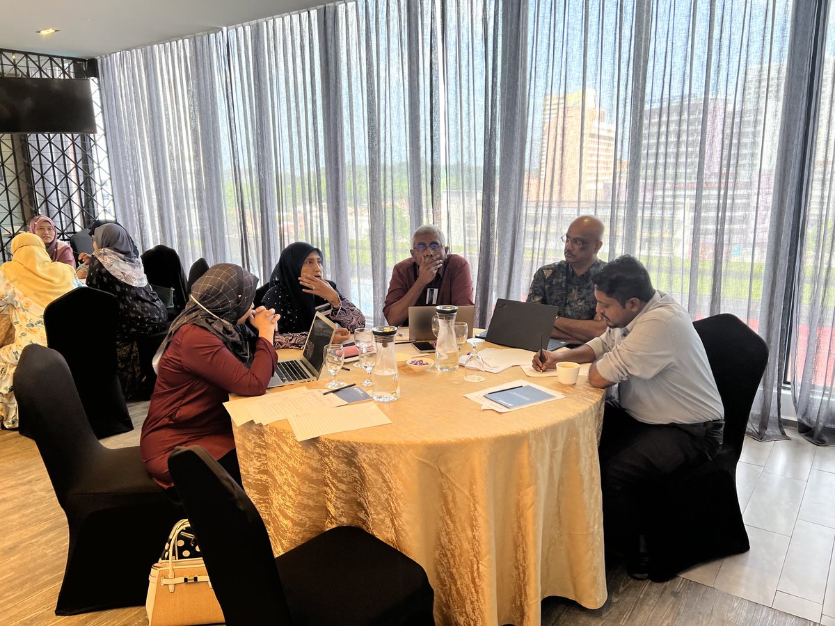 MatSouthwell's tweet photo. Coming to the end of a productive day on @UNODC_HIV, @UNAIDS and #MACare #Stimulants and #HIV course. Participants reflect on response to women, MSM, sex workers and young people and consider future developments. #harmreduction @Coactteam https://t.co/AQcU40lGAx