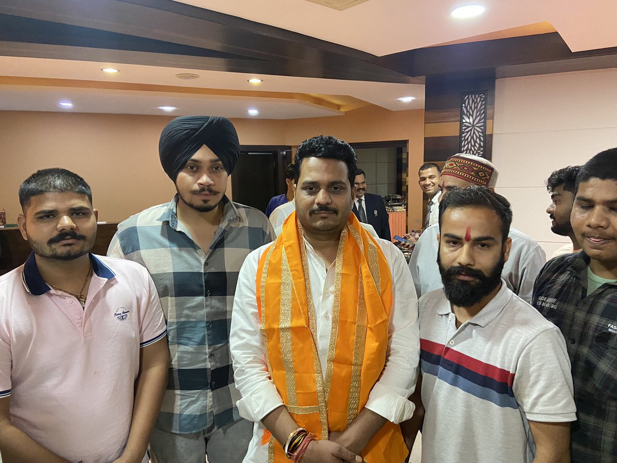 indoresevak's tweet photo. गत दिवस इंदौर प्रवास पर पधारे भारतीय जनता युवा मोर्चा के यशस्वी प्रदेश अध्यक्ष, बड़े भाई वैभव जी पवार से आत्मीय भेट हुई…🙏
@vaibhavpawarmp जी https://t.co/PBA5UJrCdc