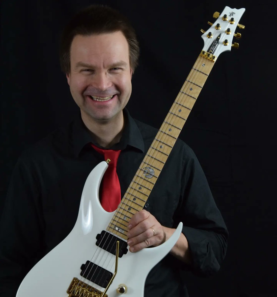 TaistoGuitars's tweet photo. Henri Aalto @henriaaltoartist and his custom guitar V25-FR Bronco touring now USA west coast. Now in San Francisco, next gig @hotelutah
#henriaalto #henriaaltoartist #taistoguitars #v25fr #v25series #v25frbronco #sanfrancisco #westcoast #usa #sähkökitara #gitarre #gitarr https://t.co/pV8h99Wzbv