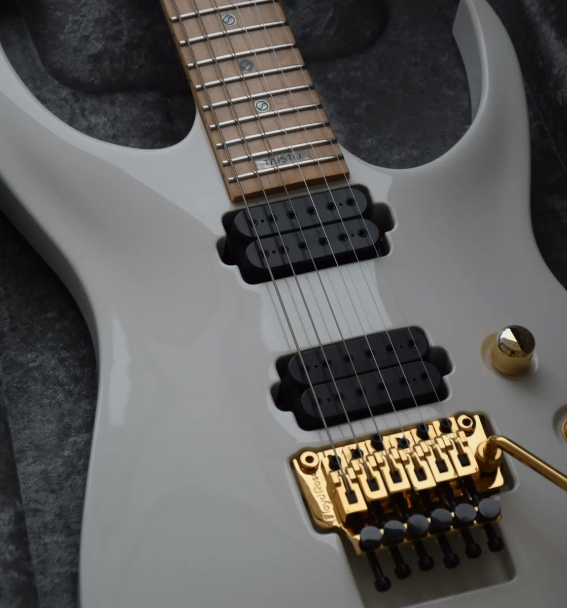 TaistoGuitars's tweet photo. Henri Aalto @henriaaltoartist and his custom guitar V25-FR Bronco touring now USA west coast. Now in San Francisco, next gig @hotelutah
#henriaalto #henriaaltoartist #taistoguitars #v25fr #v25series #v25frbronco #sanfrancisco #westcoast #usa #sähkökitara #gitarre #gitarr https://t.co/pV8h99Wzbv