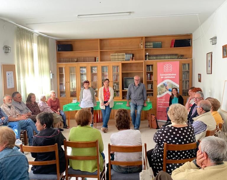 ComuCuidados's tweet photo. Y en Muñoveros, se ha inaugurado la iniciativa comunitaria de apoyo y cuidados con #PersonasMayores: un espacio para la participación, el ocio significativo y las actividades sociosanitarias.

Con @EquipoAndecha, Asociación Envejecer en Muñoveros y el Ayuntamiento de la localidad https://t.co/gIhTxiOJgp