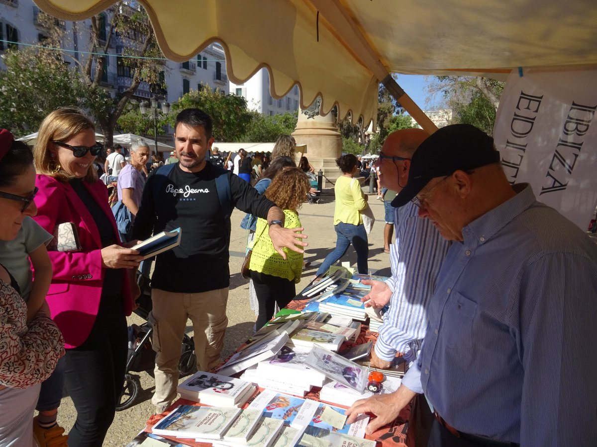 IbizaEditions's tweet photo. Repasamos nuestro Día del Libro. Muchas gracias a los visitantes y los organizadores por esta fiesta de la lectura.
https://t.co/kkxD188nh4
#diadellibro
#edicionsaïllades
#ibizaeditions
#melqartediciones
#critsdemar
#hechizosdemar
#islanegra
#llagasdesal
#ofertesalinterior https://t.co/az9KyDCsi7