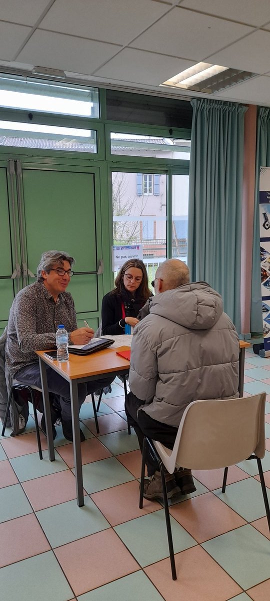 📣En direct du #jobdating #industrie : 8 employeurs vont recevoir +30 demandeurs d'emplois qui ont réussi les tests MRS de @Poleemploi_oc .
#motivation #recrutement #partenariat 
<a href="/MuccianteV/">MUCCIANTE Véronique</a> <a href="/muriellehenry1/">Murielle HENRY</a> <a href="/BarbaraMarrou/">marrou barbara</a> @UIMM_Occitanie