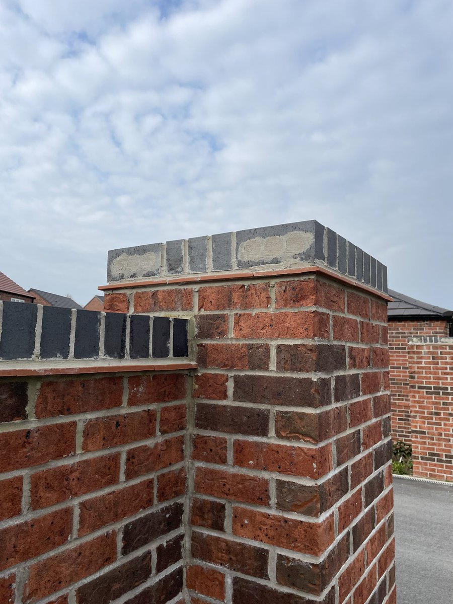 Some exceptional brickwork by #Bellway this morning. 🙈😂