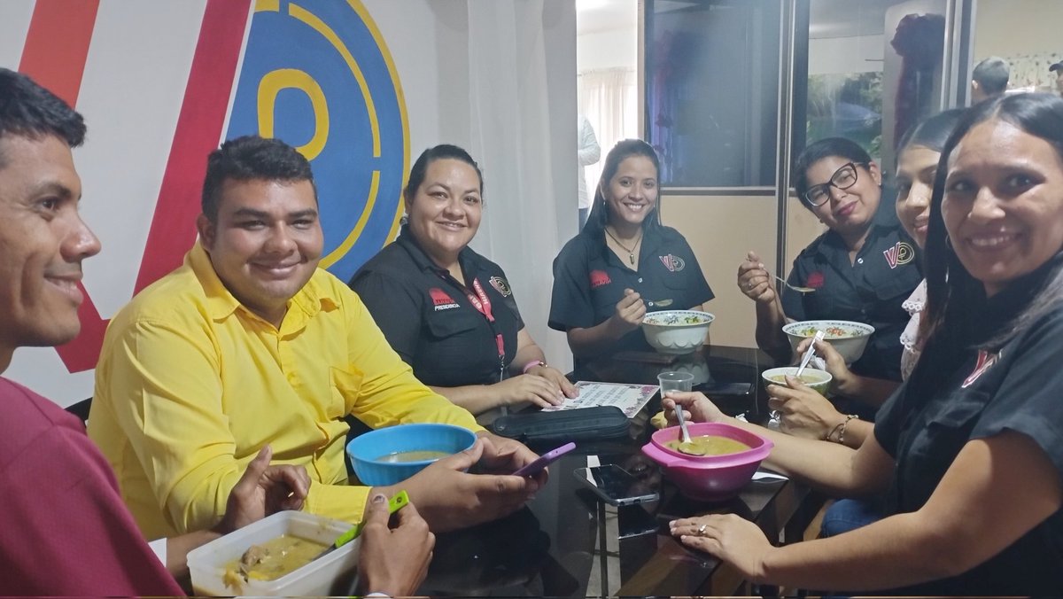 GMVV_Apure's tweet photo. Personal Minhvi y de entes adscritos, disfrutaron de una tarde Bingo y sopa, como parte de la celebración del 12° Aniversario de la Reina de las Grandes Misiones. 

#VenezuelaTerritorioDePaz

@Minhvi_Oficial 
@eduardopiate2 https://t.co/Zf4nXbg6i4