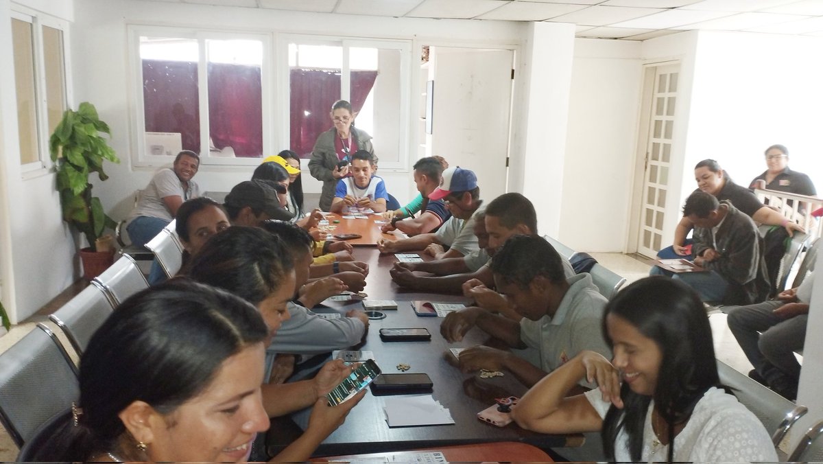 GMVV_Apure's tweet photo. Personal Minhvi y de entes adscritos, disfrutaron de una tarde Bingo y sopa, como parte de la celebración del 12° Aniversario de la Reina de las Grandes Misiones. 

#VenezuelaTerritorioDePaz

@Minhvi_Oficial 
@eduardopiate2 https://t.co/Zf4nXbg6i4