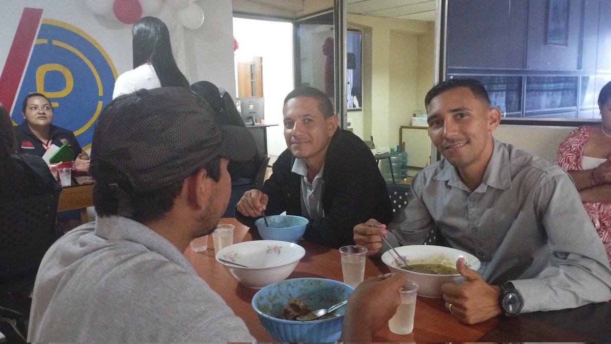 GMVV_Apure's tweet photo. Personal Minhvi y de entes adscritos, disfrutaron de una tarde Bingo y sopa, como parte de la celebración del 12° Aniversario de la Reina de las Grandes Misiones. 

#VenezuelaTerritorioDePaz

@Minhvi_Oficial 
@eduardopiate2 https://t.co/Zf4nXbg6i4